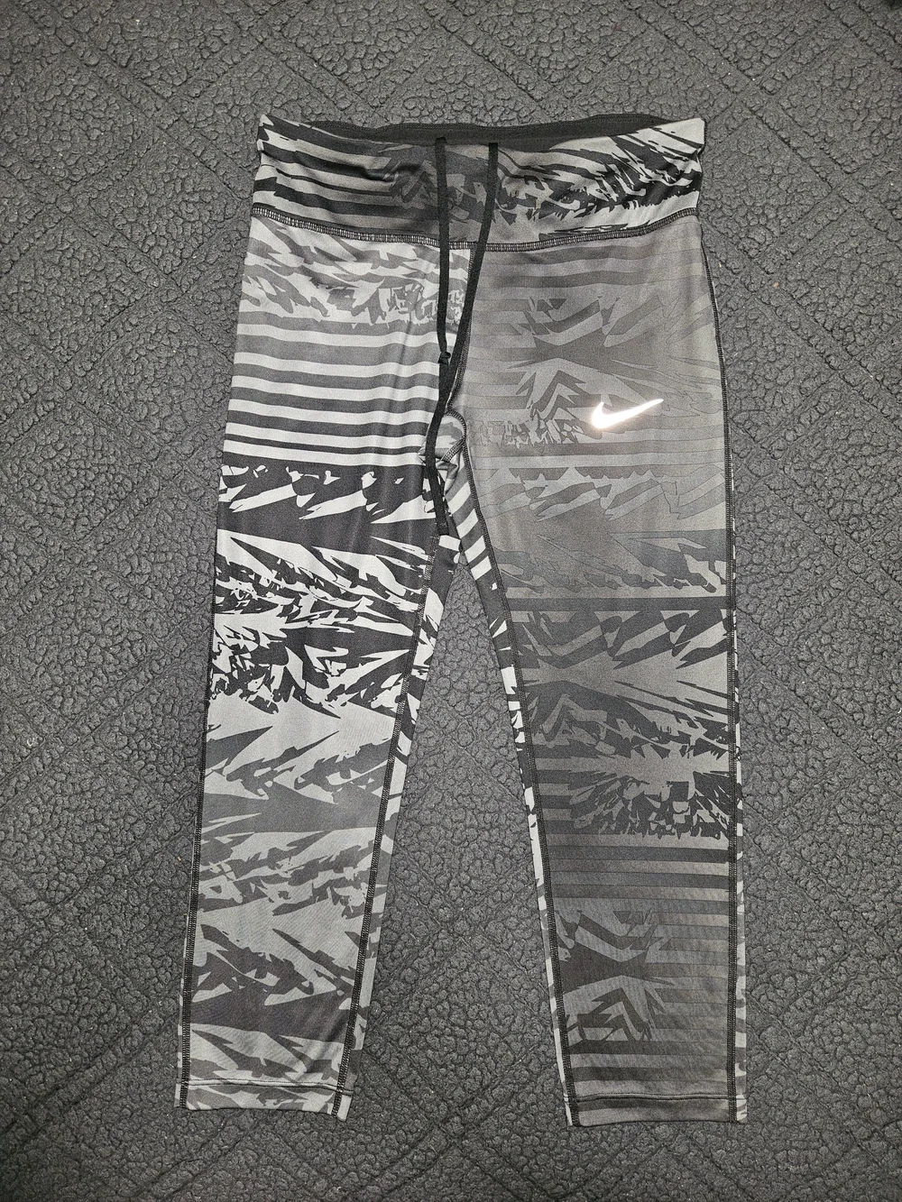 Nike Dri-FIT Women's Capri Leggings Geometric Abstract Print Black Gray M